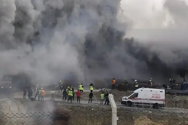 Esenyurt'ta Yanan İşçi Konteynerleri: Yangın Neden Çıktı ve Sonrası Ne Olacak?