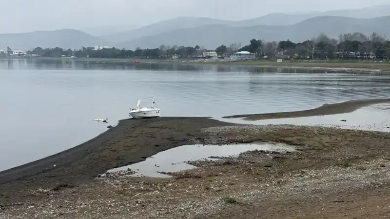 İznik Gölü'nde Kuraklık Problemi: Yağışlara Rağmen Sular Düşmeye Devam Ediyor